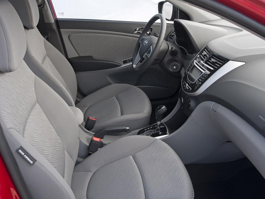 Hyundai Accent Sedan 2011 года  (фото 3 из 20)